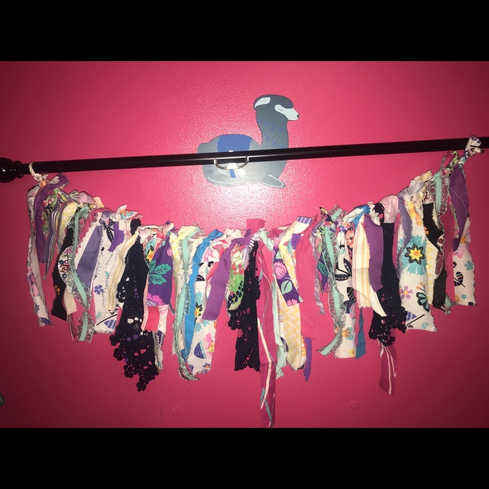 Rag curtain valance